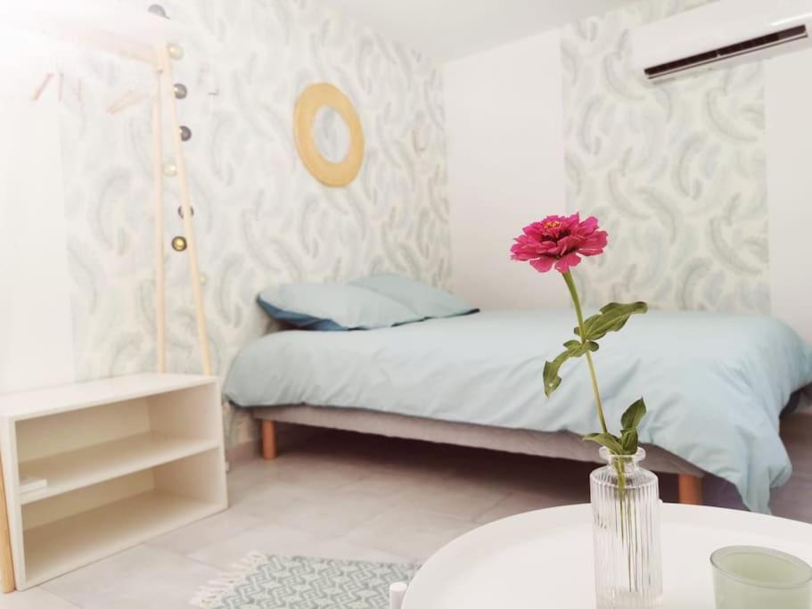 Belle Dependance De 30M2 Avec Terrasse Et Jardin Apartment Villeneuve-lès-Avignon Екстериор снимка
